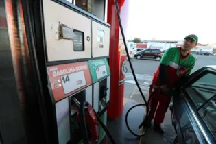 Imagem ilustrativa da imagem Imposto sobe e litro da gasolina pode superar R$ 4 em PG