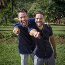Os irmãos Davi e Samuel Guimarães lançam o canal Gêmeos #SQÑ, um espaço para tratar de assuntos ligados à homossexualidade, como a aceitação das famílias, distanciamento, tudo de forma muito humanizada, com leveza e bom humor