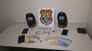 Durante a quarta-feira, foram apreendidas drogas, cigarros e dinheiro | aRede/COP