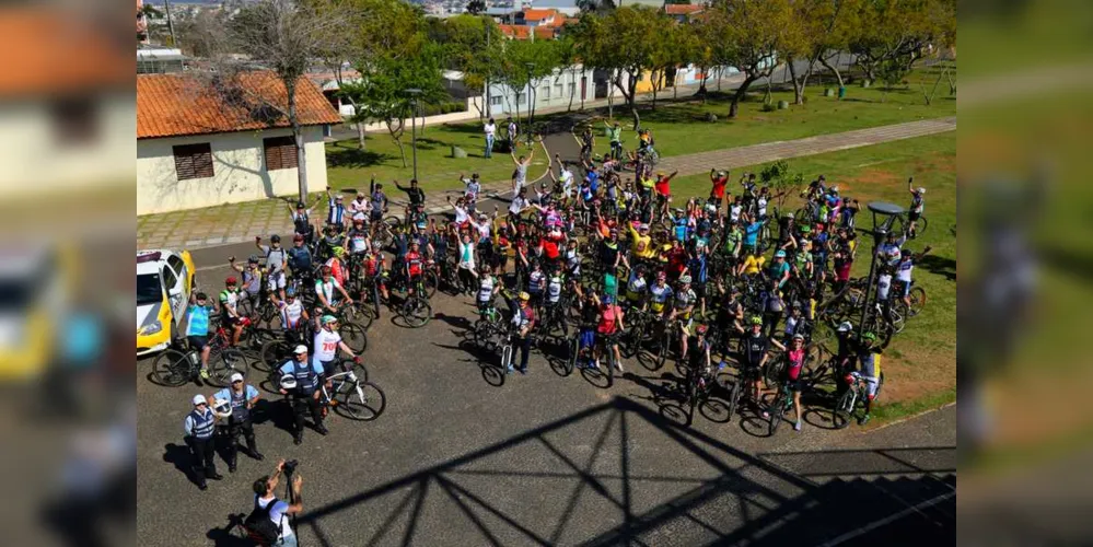 Mais de 100 ciclistas da cidade se mobilizaram para um pedal até a região de Uvaranas