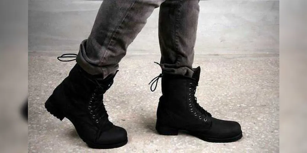 A combinação certa do calçado com a calça jeans pode deixar o look mais up/Foto: Reprodução 