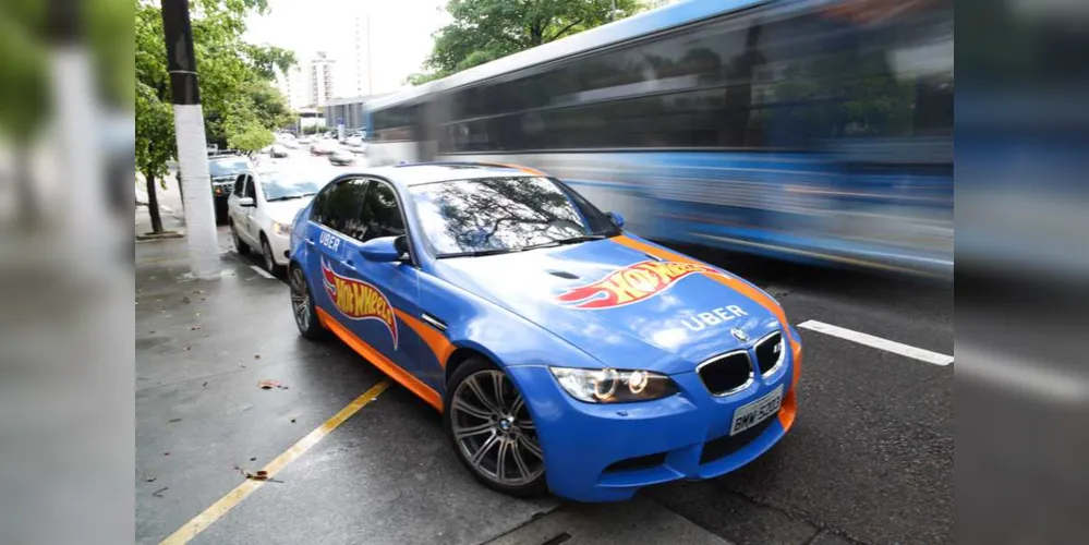 Imagem ilustrativa da imagem ‘Hot Wheels’ BMW M3 vira Uber em Curitiba
