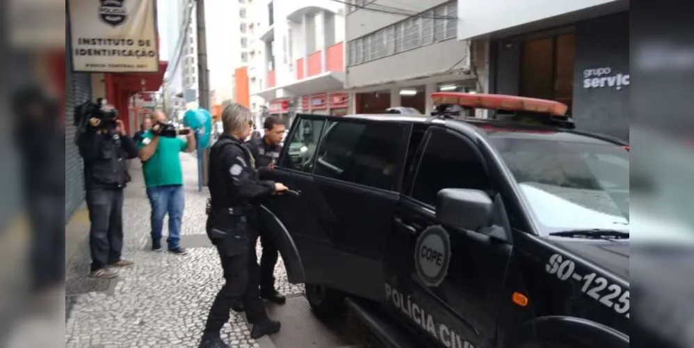 Até às 8h30, pelo menos quatro pessoas foram presas na capital paranaense/Foto: Divulgação Banda B