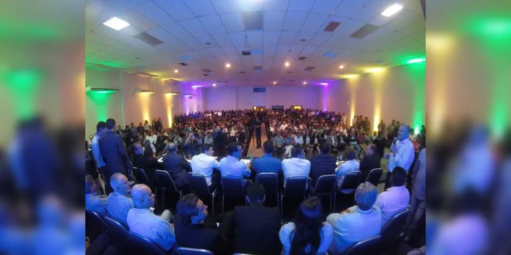 Evento conta com a presença do deputado estadual Ratinho Júnior, prefeitos, vereadores e de outras lideranças da região