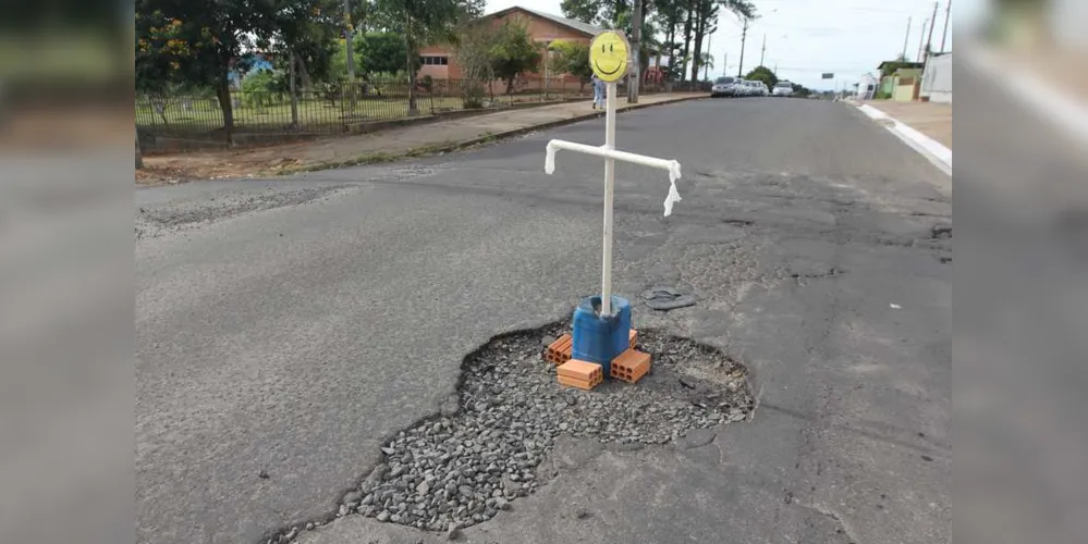 Imagem ilustrativa da imagem Prefeitura deve terceirizar ‘tapa-buracos’ em 2018