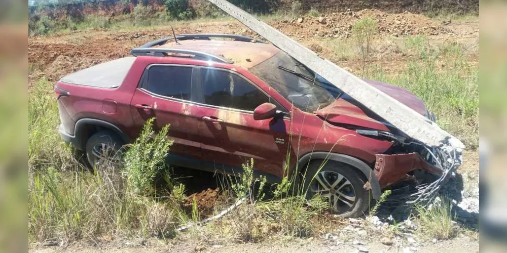 Apesar do estrago, motorista da caminhonete escapou ileso do acidente