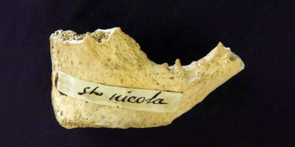 Teste feito em osso na Universidade de Oxford mostrou que o fragmento é da época de São Nicolau |/Foto: Divulgação 