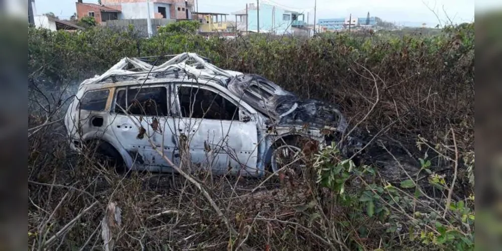 Imagem ilustrativa da imagem Motorista morre carbonizado no litoral do Paraná