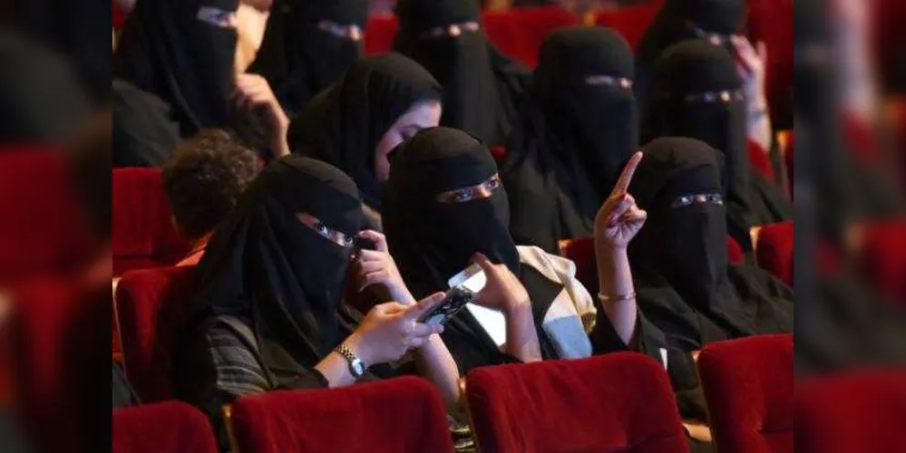 Mulheres em uma rara sessão de cinema, durante um festival de filmes em Riad/Foto: Divulgação 