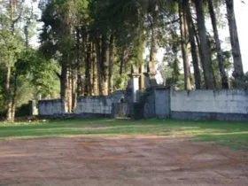 A 4ª Promotoria de Justiça de Telêmaco Borba, nos Campos Gerais, e a empresa Klabin assinaram termo de ajustamento de conduta com o objetivo de preservar o Cemitério Harmonia