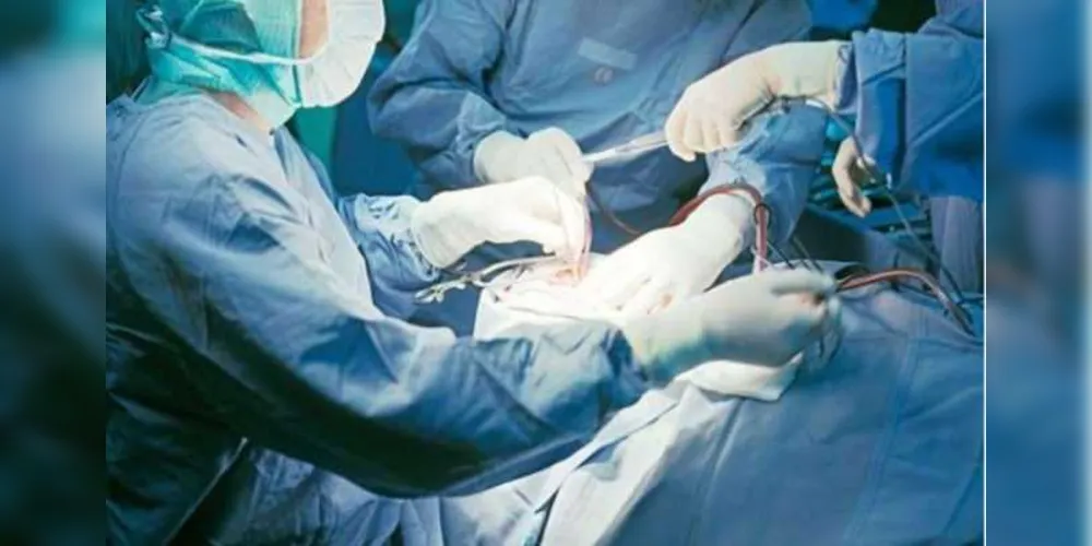 Médico usou um equipamento de cauterização para marcar as iniciais de seu nome no órgão/Foto: Divulgação Getty