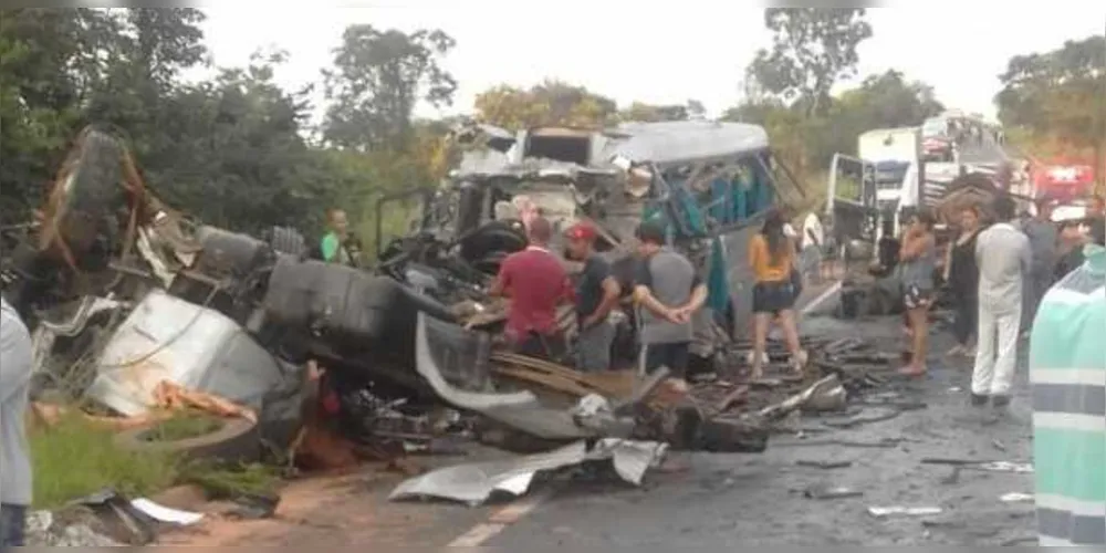 Acidente aconteceu em rodovia federal na região norte de Minas Gerais