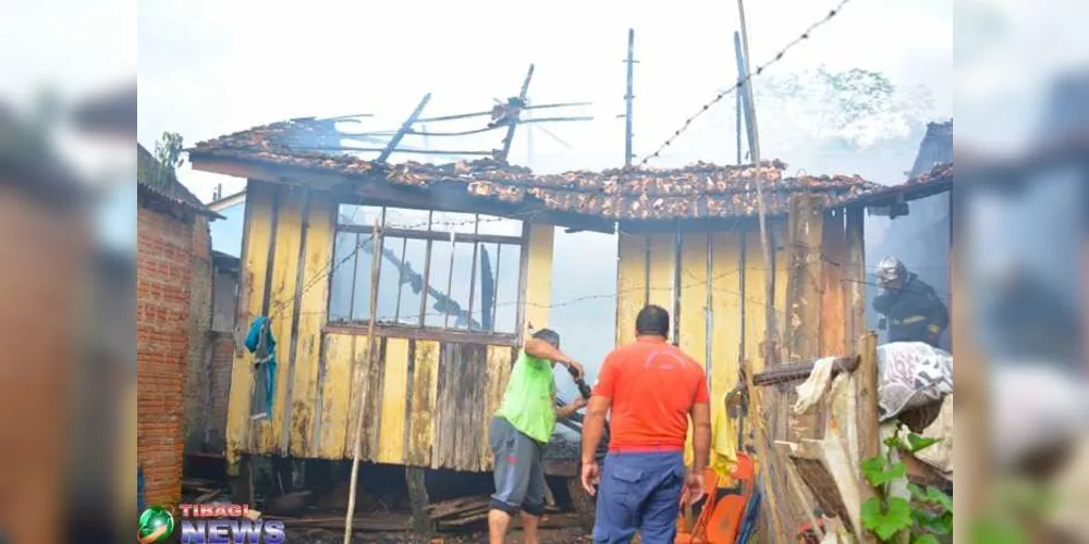 Adolescente foi apreendido pela PM depois de incendiar a própria casa em Tibagi