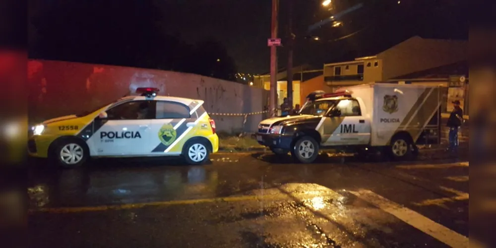 Corpo foi encontrado na esquina das ruas Casemiro de Abreu e XV de Setembro