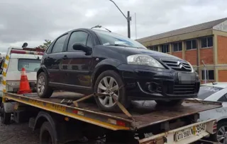 Veículo foi encontrado abandonado no bairro Contorno; furto aconteceu em residência no Cará-Cará na madrugada anterior