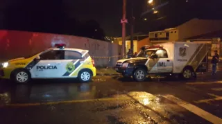 Corpo foi encontrado na esquina das ruas Casemiro de Abreu e XV de Setembro