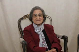 Aos 100 anos, dona Helena dá exemplo de amor à vida