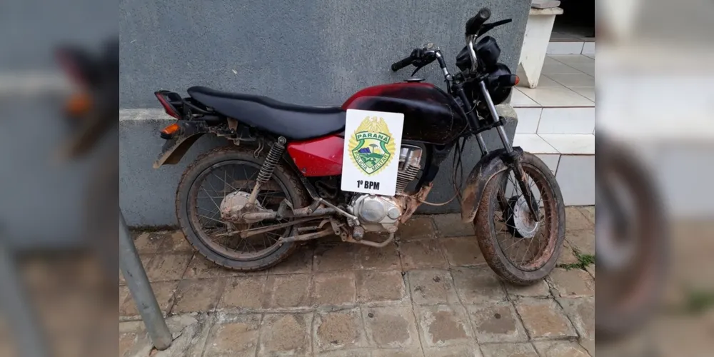 Imagem ilustrativa da imagem PM recupera moto furtada e apreende drogas