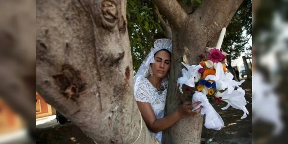 Noiva e seu "noivo"/Foto: Reprodução: Reuters