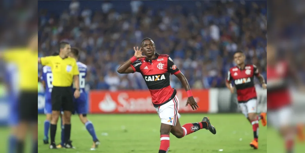 Vinícius Júnior se tornou o jogador mais novo a marcar pelo Flamengo na Libertadores