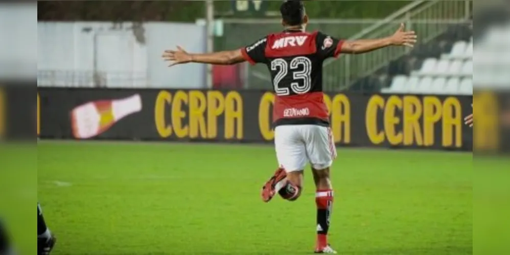 Imagem ilustrativa da imagem Flamengo goleia Portuguesa e vai à semi da Taça Rio