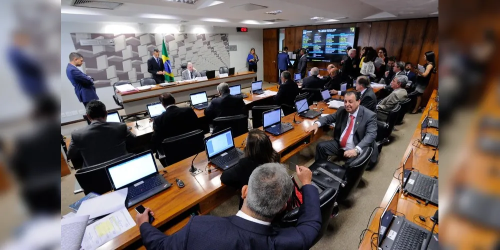 Reunião da Comissão de Assuntos Econômicos (CAE), presidida pelo senador Tasso Jereissati (PSDB-CE)/Foto: Agência Senado