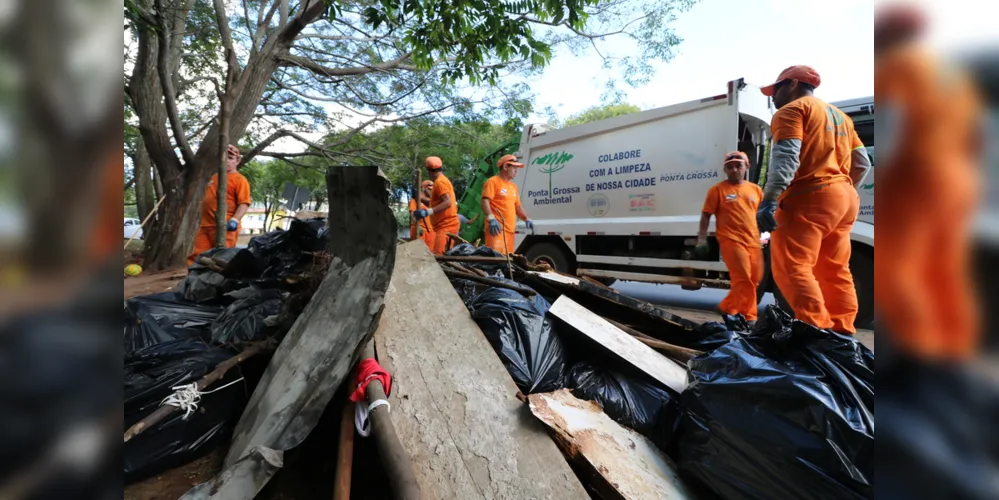 Imagem ilustrativa da imagem Índios deixam 30 toneladas de lixo em mata nativa
