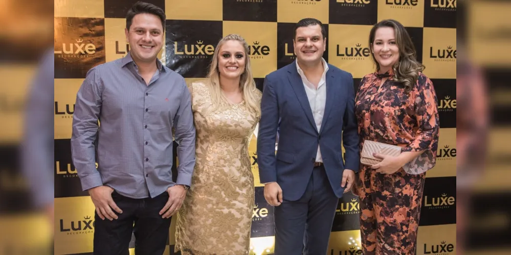 CLICK - O casal João e Suellen Generoso recebeu o casal Rafael Dutra e Juliana Maciel, na inauguração de sua nova loja, Luxe Decorações.