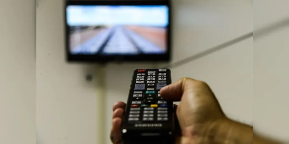 O percentual de acessos via TV (10,6%) ultrapassou a proporção dos que acessam via tablet (10,5%)./Foto: Reprodução Valter Campanato/ABr