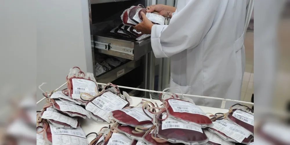 o Paraná, o Hemepar é responsável pela coleta, armazenamento, processamento e distribuição de sangue para 384 hospitais públicos, privados e filantrópicos.