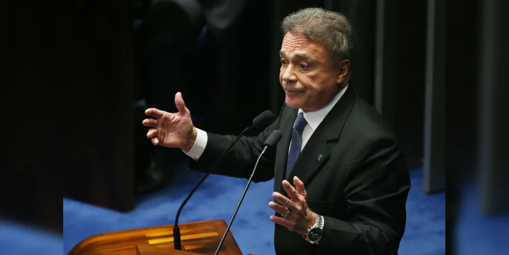 Álvaro Dias, defendeu o corte de privilégios e criticou o modo como o país tem sido conduzido. 