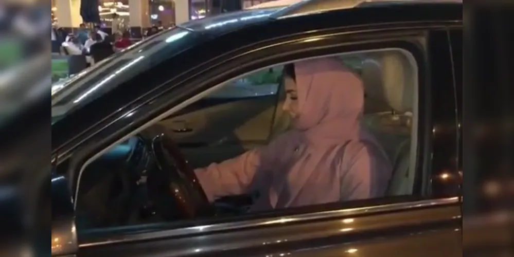 Mulheres saíram às ruas na Arábia Saudita e compartilharam posts nas redes sociais para celebrar autorização