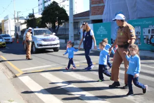 Crianças receberam instruções sobre segurança no trânsito, com palestra informativa do Batalhão da Polícia Militar