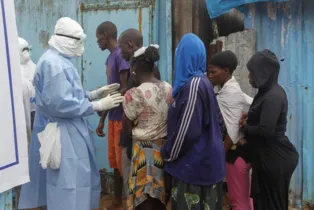 Vacinação contra o vírus Ebola /Foto: Divulgação Ahmed Jallanzo/EPA/Arquivo/Agência Lusa/