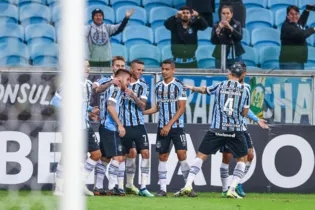 Imagem ilustrativa da imagem Grêmio vence o Defensor e lidera Grupo 1