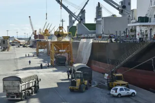 O Porto de Paranaguá também tem a segunda maior capacidade estática de armazenamento de grãos para exportação do país
