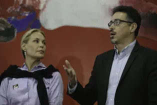 A atriz Carolina Ferraz e o ministro da Cultura, Sérgio Sá Leitão, durante inauguração da Secretaria de Direitos Autorais e Propriedade Intelectual