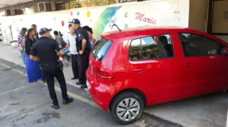 Imagem ilustrativa da imagem Carro despenca no estacionamento do Hospital da Criança em Ponta Grossa
