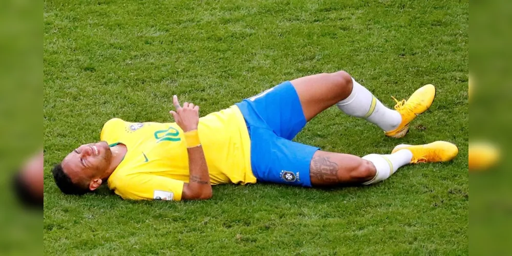 Levantamento revela que Neymar passou 14 minutos caído no gramado durante os jogos da Copa 2018
