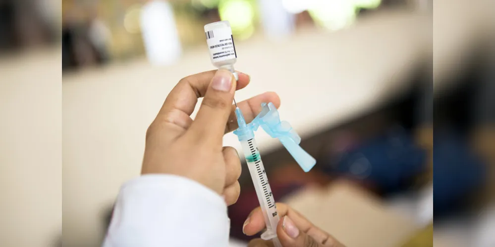 A melhor forma de evitar o sarampo é a vacinação, já que não existe um tratamento específico contra a doença.