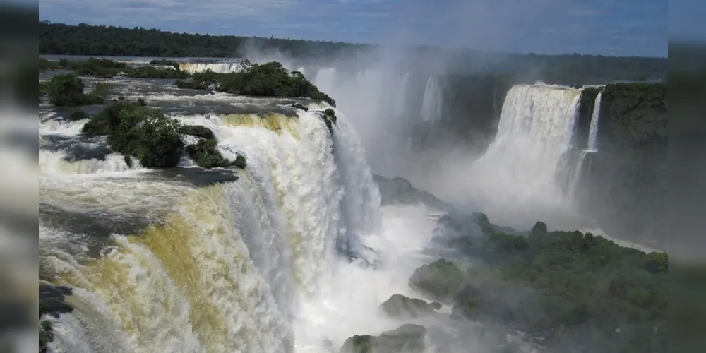 As Cataratas de Foz do Iguaçu estão situadas dentro de unidades de conservação.