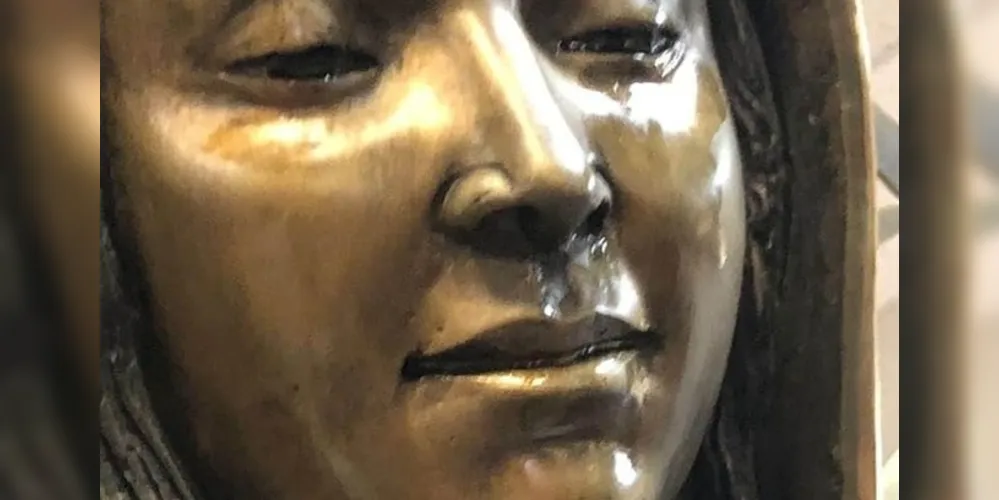 Os investigadores responsáveis pelo caso coletaram as 'lágrimas' da estátua