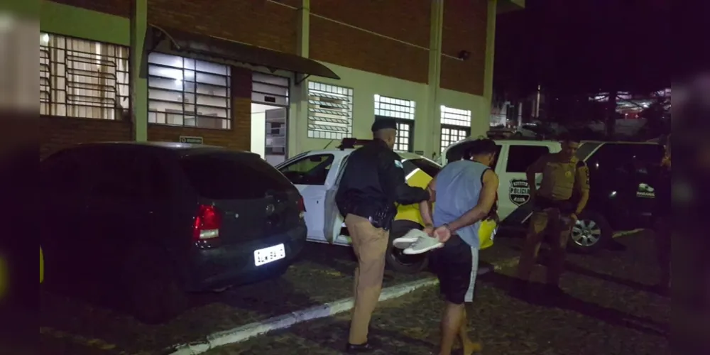 Imagem ilustrativa da imagem Suspeito de homicídio é preso pela polícia no Neves