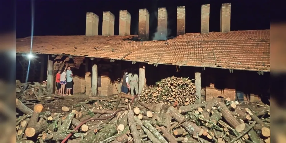 Imagem ilustrativa da imagem Bombeiros controlam incêndio em fornalha no Guaraúna