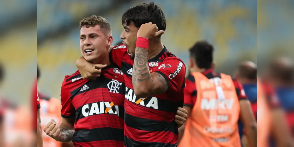 Imagem ilustrativa da imagem Flamengo vence Botafogo e segue líder do Brasileirão