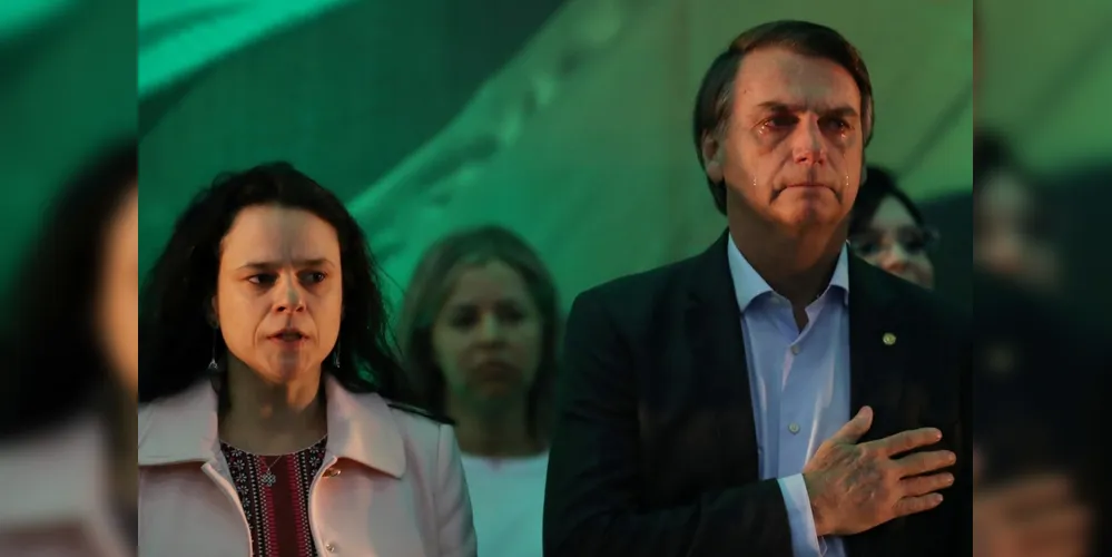 Imagem ilustrativa da imagem Bolsonaro confirma candidatura e pode ter Janaína Paschoal como vice