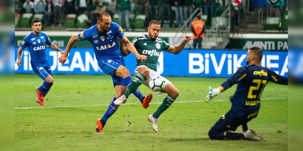 Imagem ilustrativa da imagem Cruzeiro sai na frente do Palmeiras na semifinal