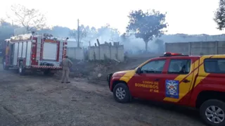 Imagem ilustrativa da imagem Casa abandonada pega fogo em Olarias