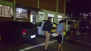 Imagem ilustrativa da imagem Suspeito de homicídio é preso pela polícia no Neves