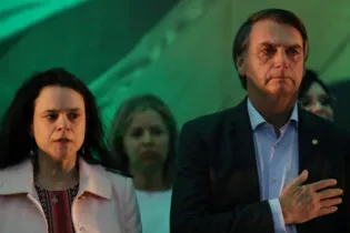 Imagem ilustrativa da imagem Bolsonaro confirma candidatura e pode ter Janaína Paschoal como vice